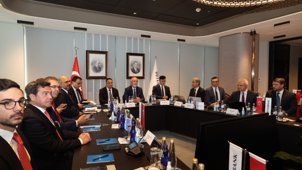 Halkbank, üçüncü halka arz için yatırımcılarla buluştu
