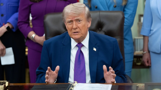 Trump'tan petrol mesajı: Savaş bitince düşecek