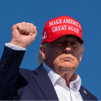 Trump'tan motorin üzerinden Ukrayna savaşı değerlendirmesi