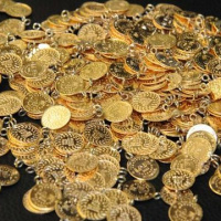 Altın, faizlerin daha uzun süre yüksek kalacağı beklentisiyle ivme kaybetti