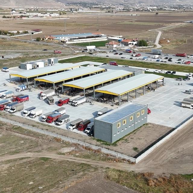 Şap hastalığı nedeniyle canlı hayvan pazarı kapatıldı