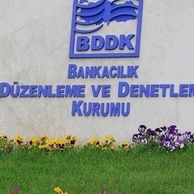 Üç banka ve iki faktoring şirketinin yönetimleri TMSF'ye devredildi