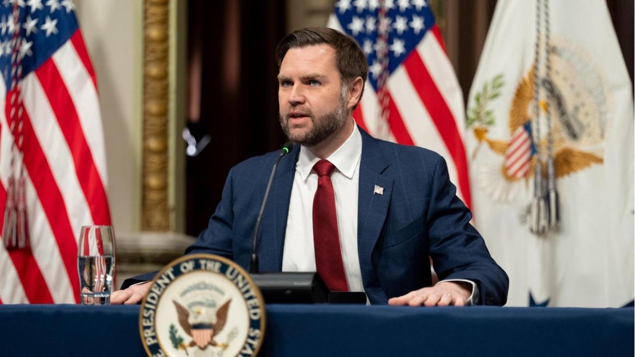 Vance: İran'a karşı son derece temkinliyiz