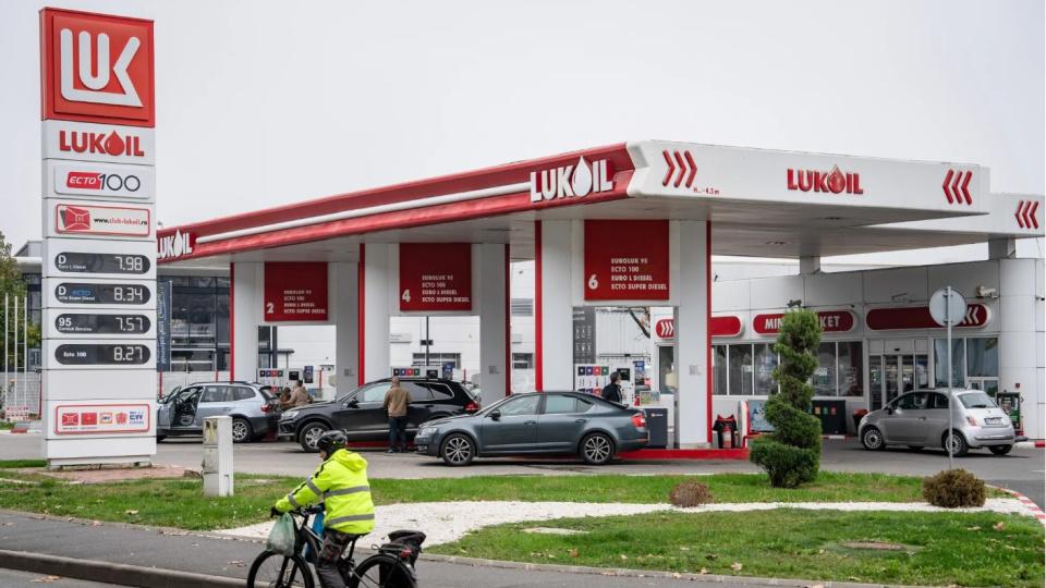 US extends Lukoil sanctions waiver until April 2027