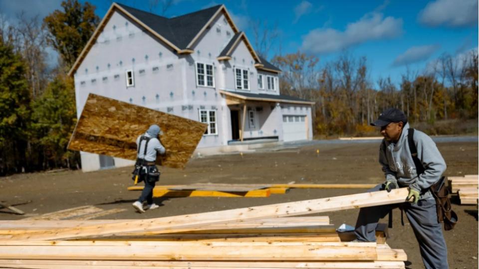 US homebuilder confidence falls to its lowest level since 2012