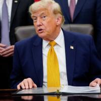 Trump: Fransa'daki protestolar okullarla değil, göçle ilgili