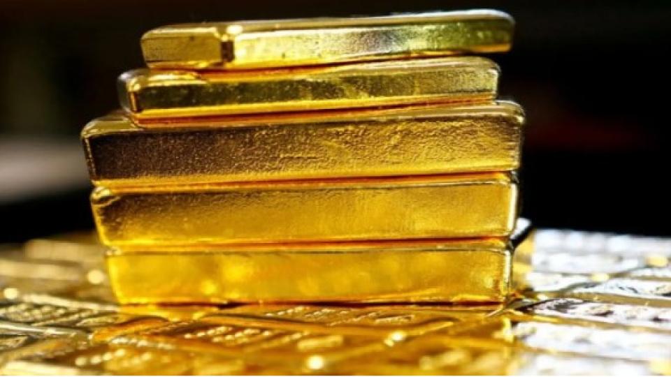 Gold holds above $4,000 ahead of US Federal Reserve decision