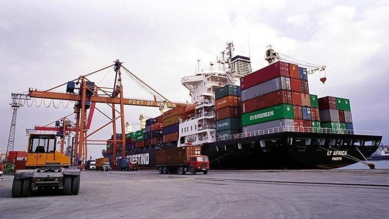 Türkiye'nin Ticaret Dengesi: Eylül Ayında İhracatta Önemli Artış, Açık Kalma Devam Ediyor
